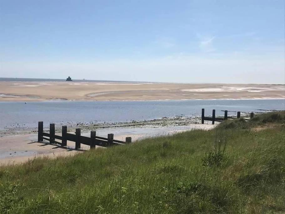 Seafront Apartment With Stunning Views Cleethorpes Esterno foto